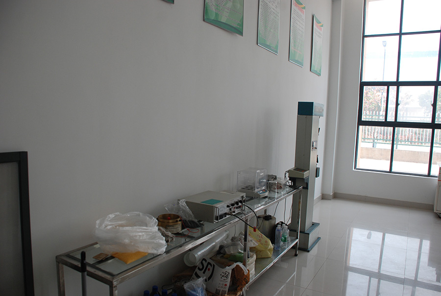 實(shí)驗(yàn)臺(tái)